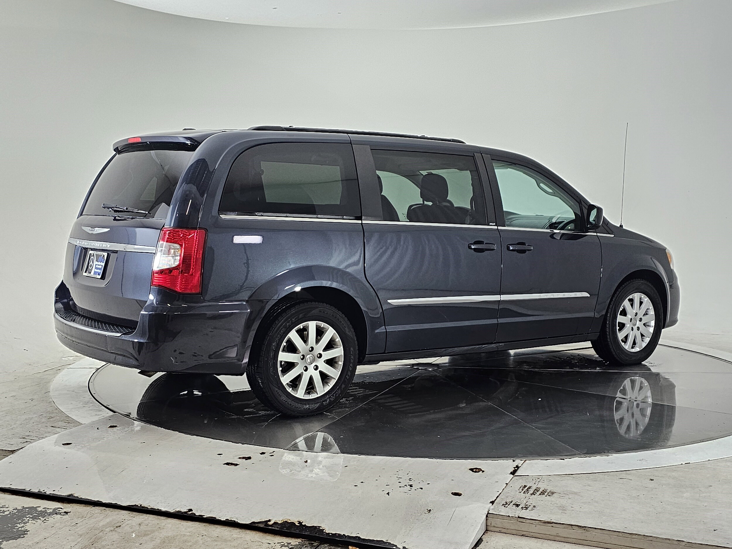 2013 Chrysler Town & Country Touring photo 3
