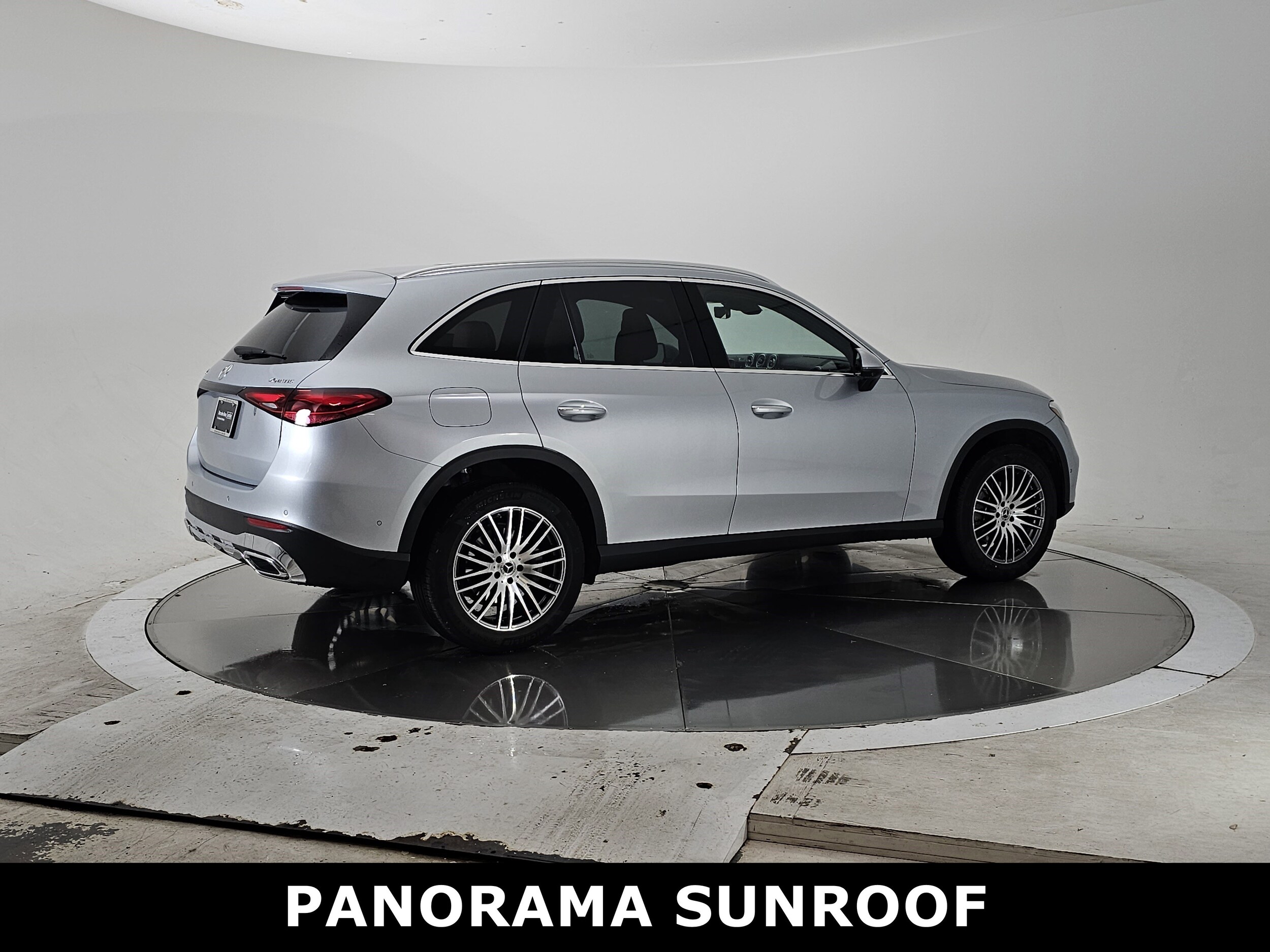 2025 Mercedes Benz GLC 300 4MATIC photo 3