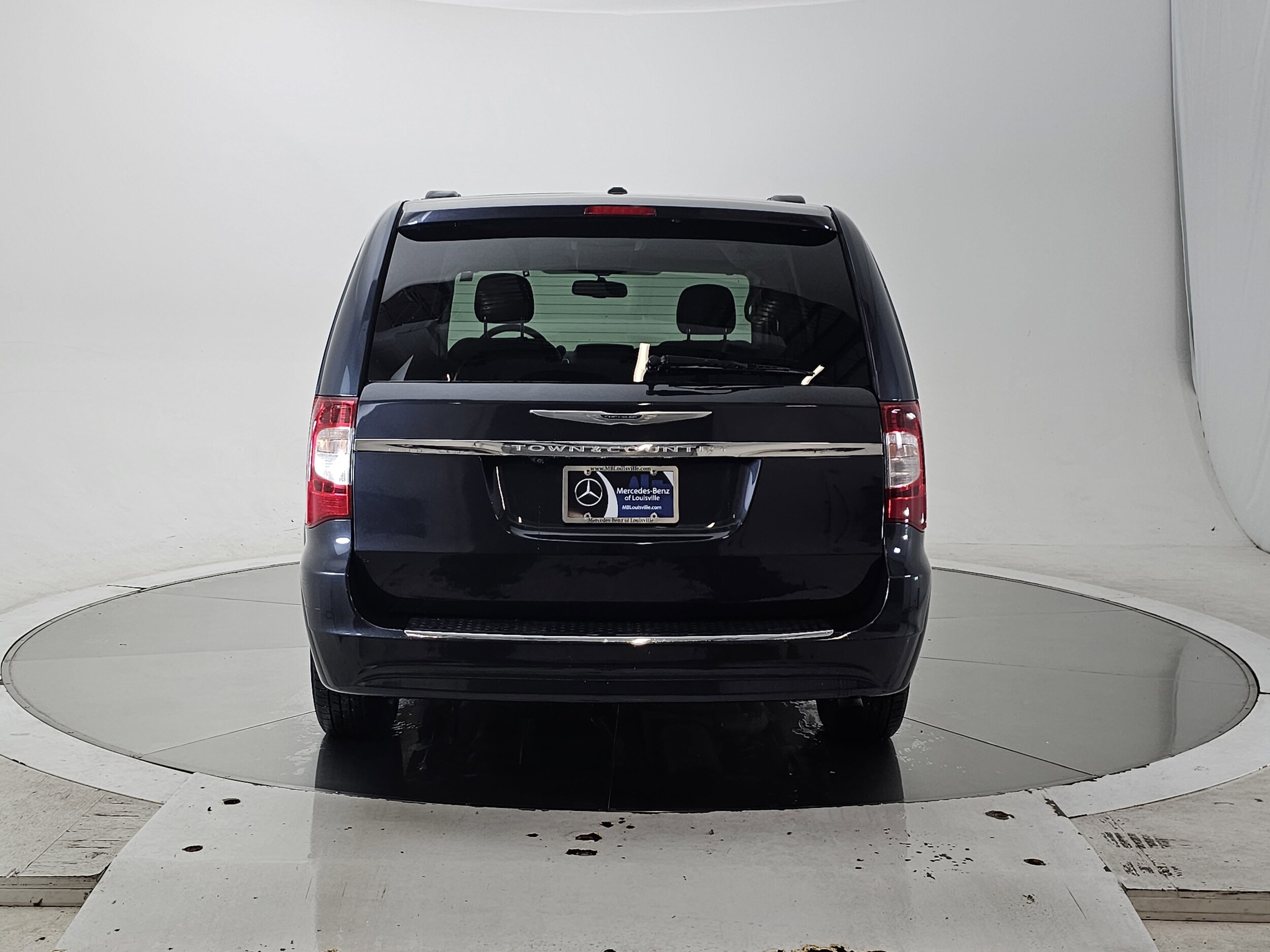 2013 Chrysler Town & Country Touring photo 4