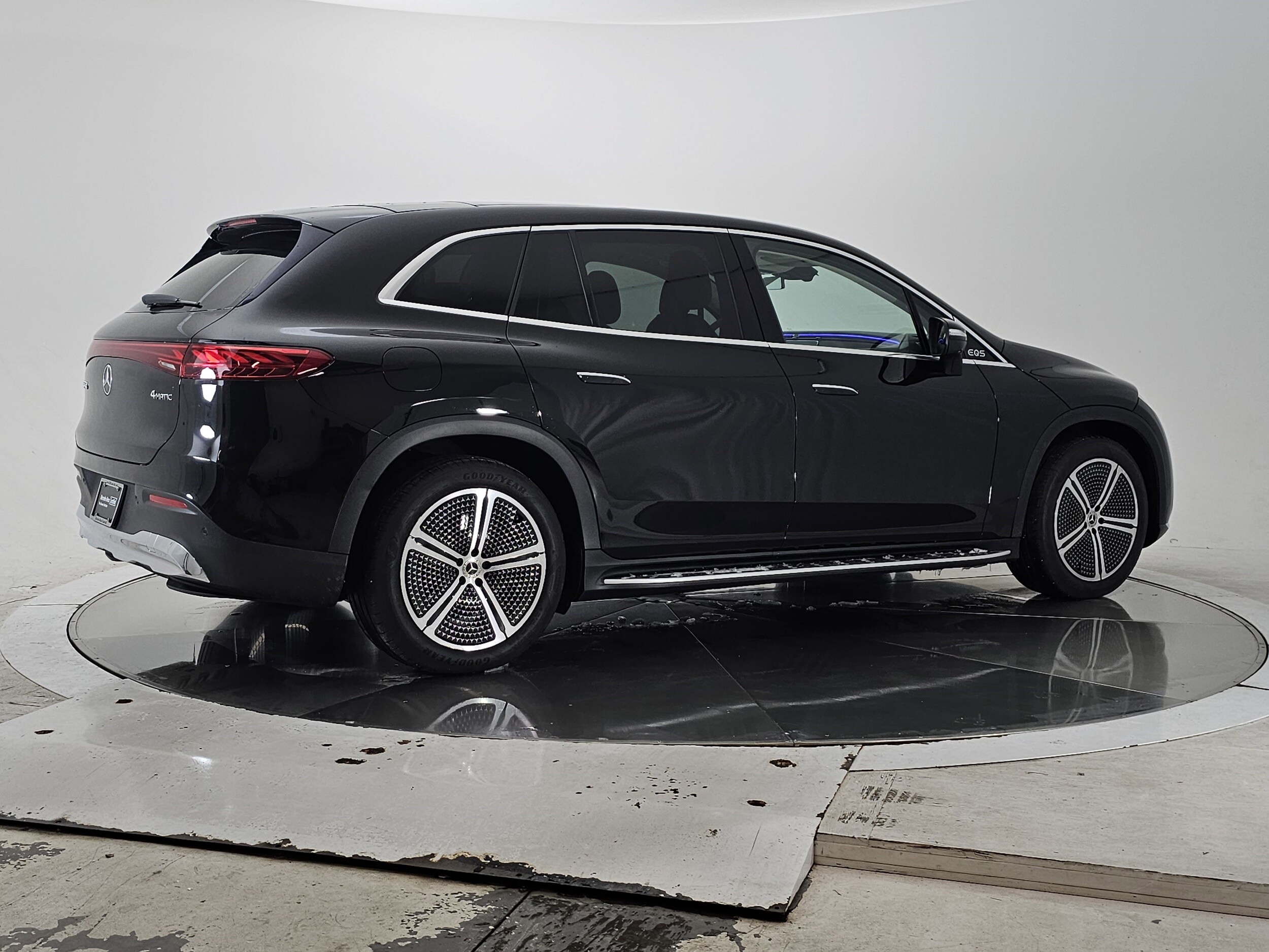 2023 Mercedes Benz EQS SUV 450 4MATIC photo 3