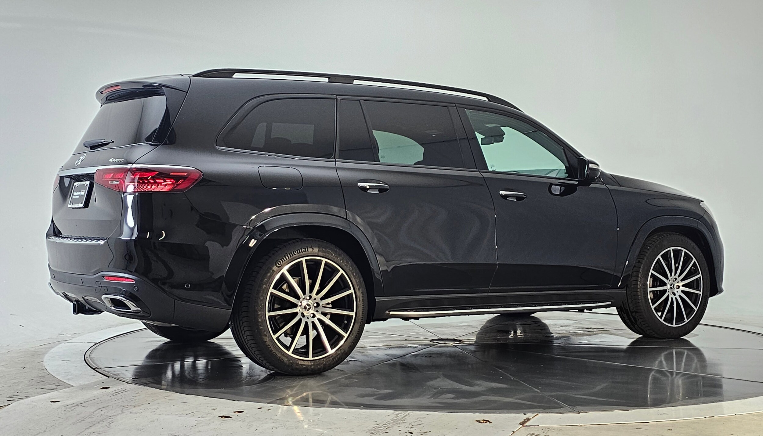 2024 Mercedes Benz GLS 450 4MATIC photo 2