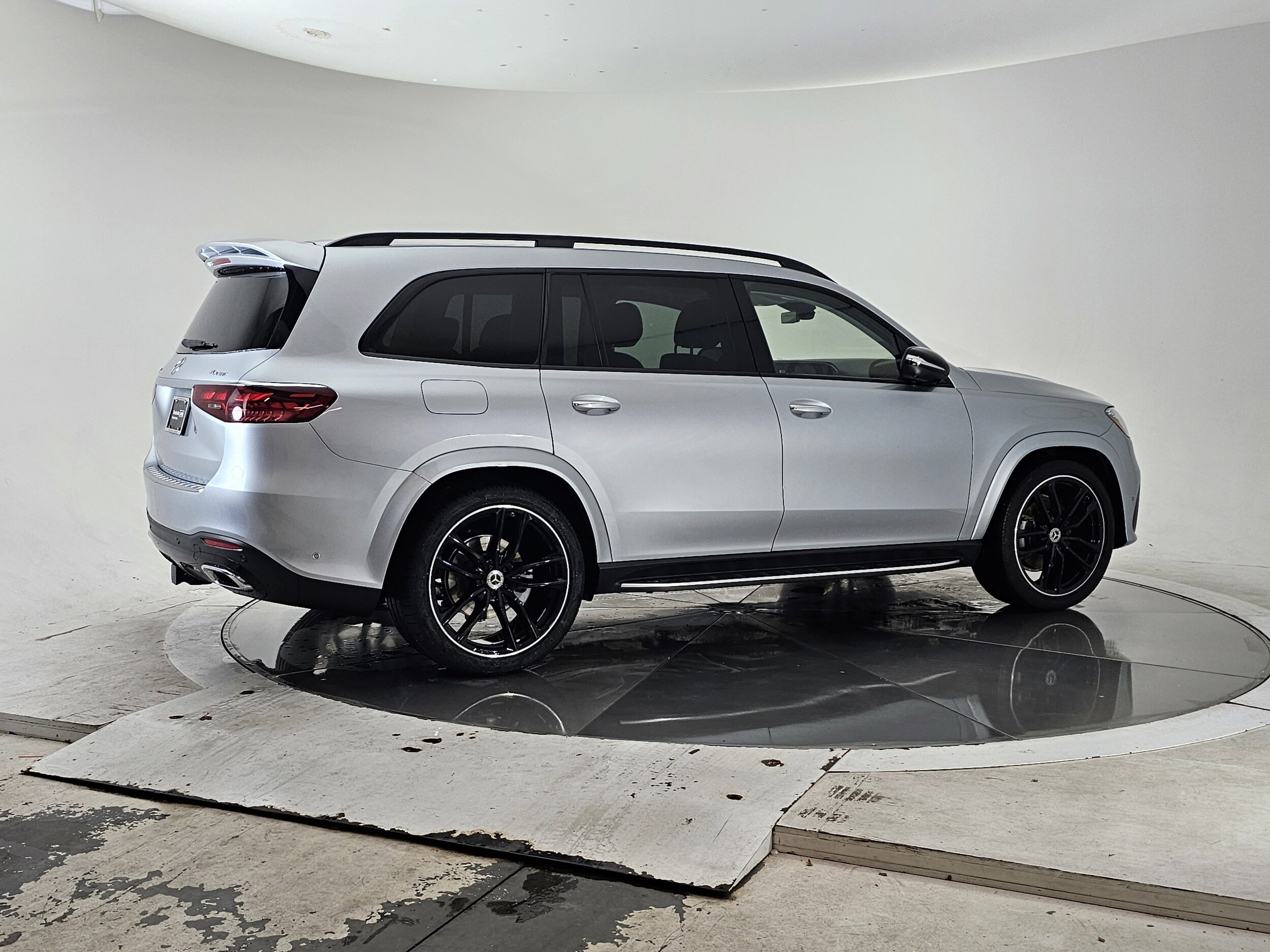 2024 Mercedes Benz GLS 450 4MATIC photo 2