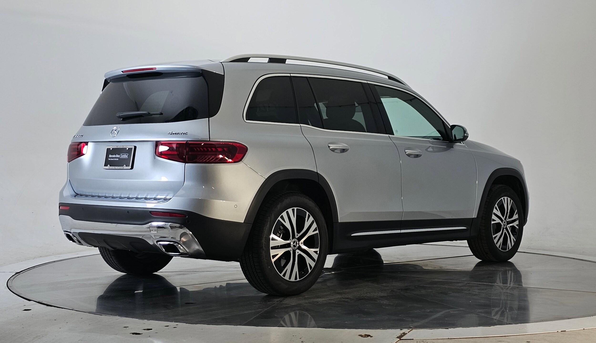 2025 Mercedes Benz GLB 250 4MATIC photo 2