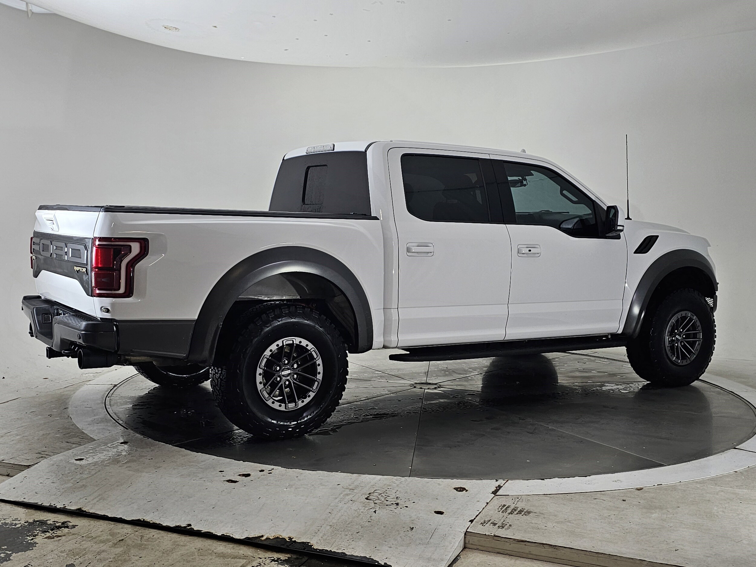 2020 Ford F-150 Raptor photo 3