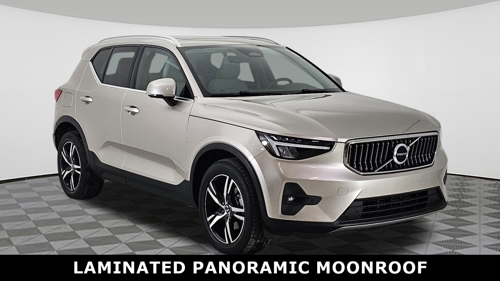 2023 Volvo XC40 Plus's photo