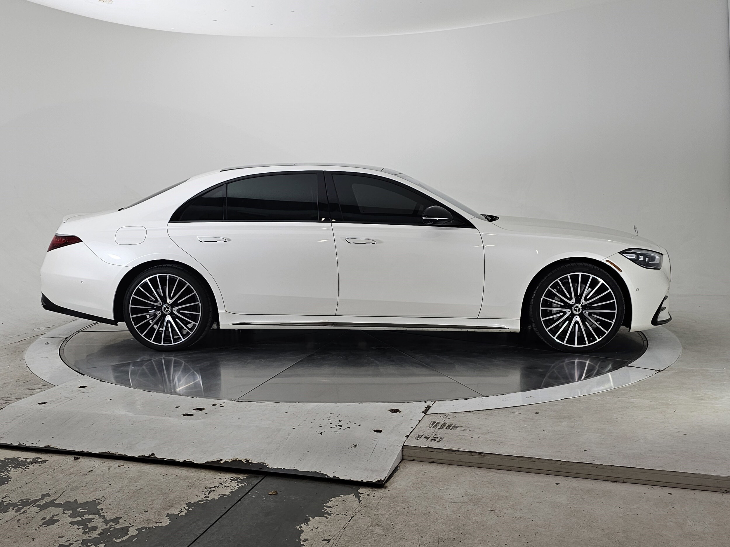 2023 Mercedes Benz S 580 photo 3