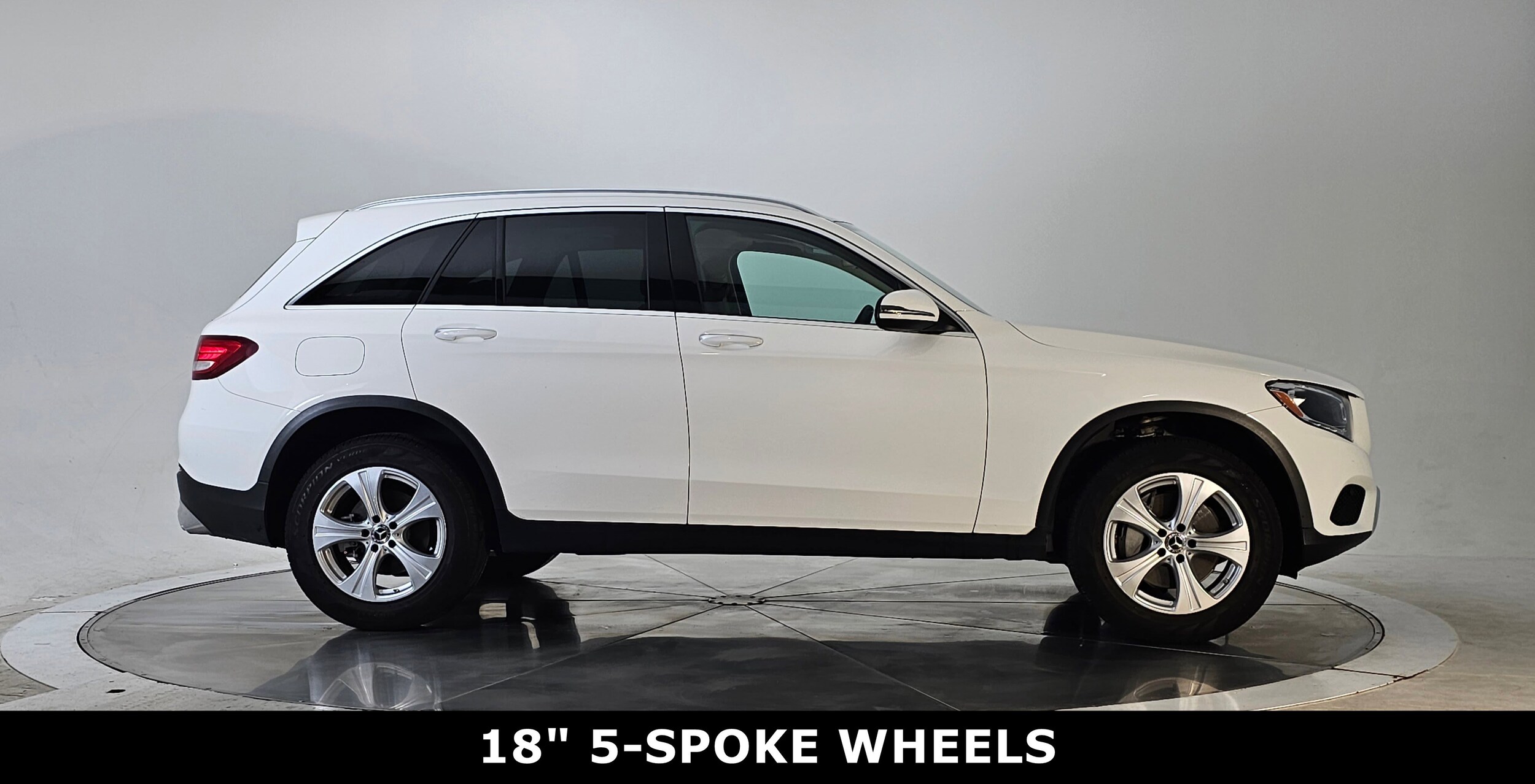 2018 Mercedes Benz GLC 300 4MATIC photo 2