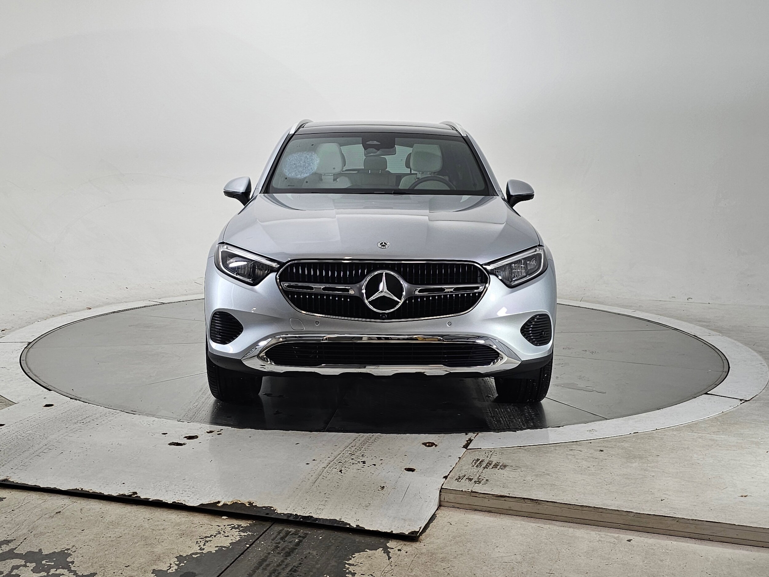 2025 Mercedes Benz GLC 300 4MATIC photo 3