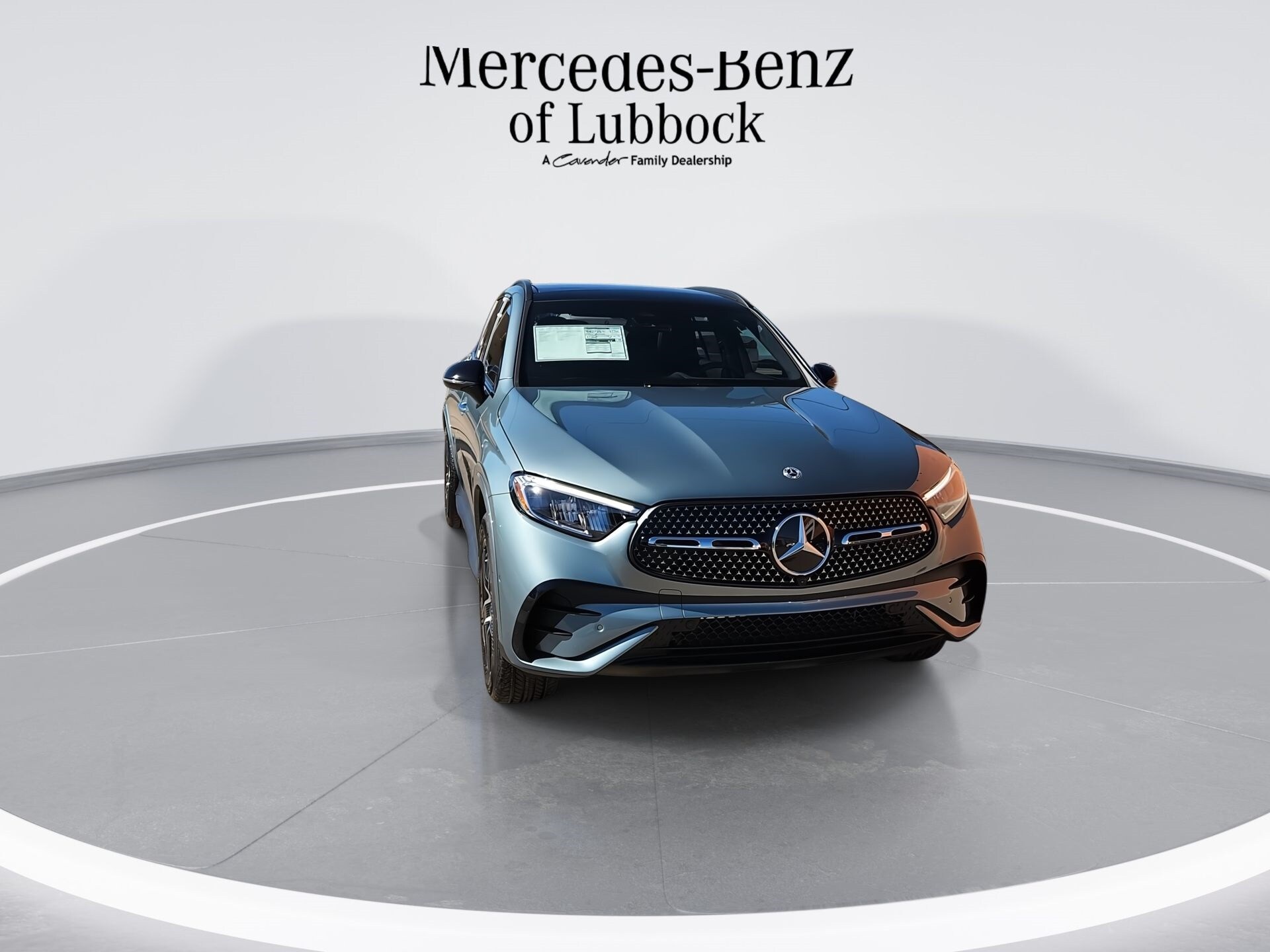 2025 Mercedes Benz GLC 350e photo 3