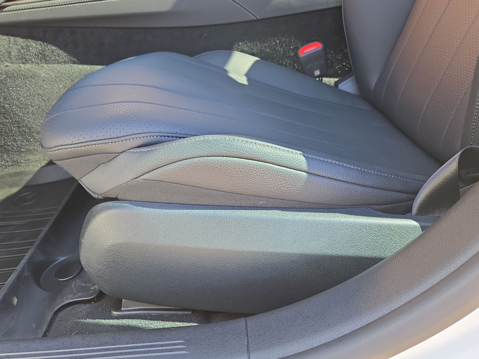 2025 Mercedes-Benz E-Class E350 - Photo 17