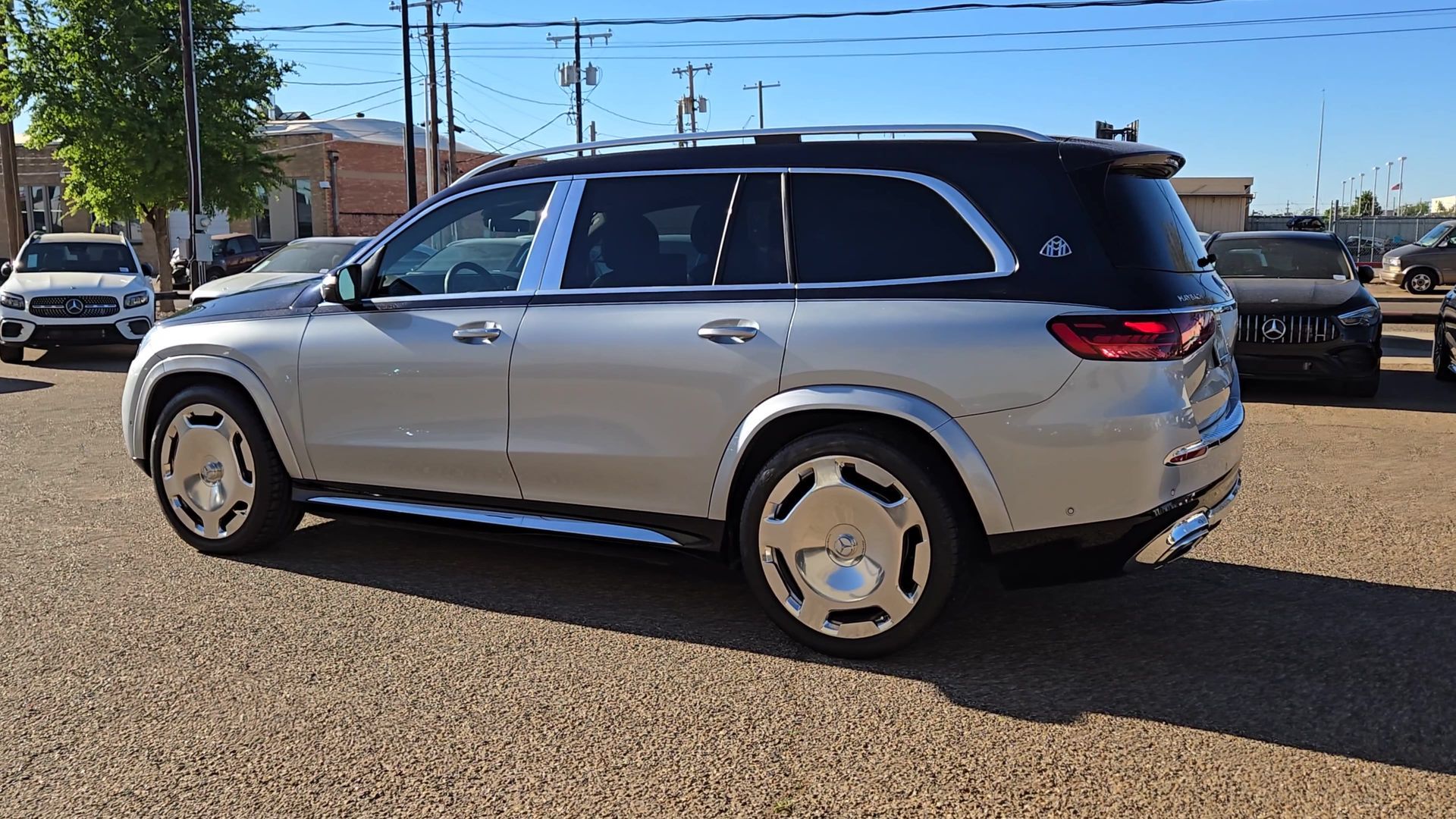 View vehicle photo 7