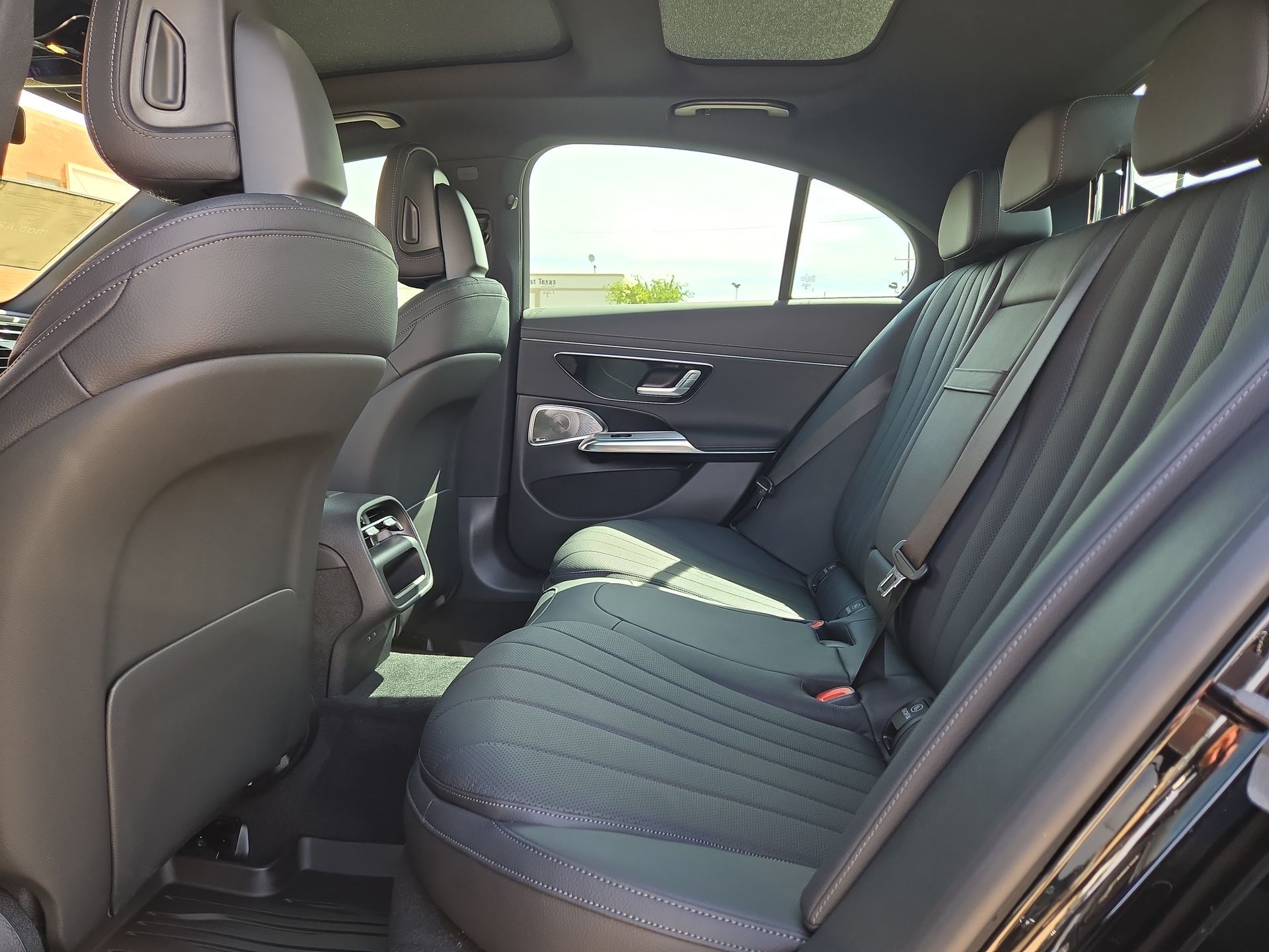 2025 Mercedes-Benz E-Class E350 - Photo 13