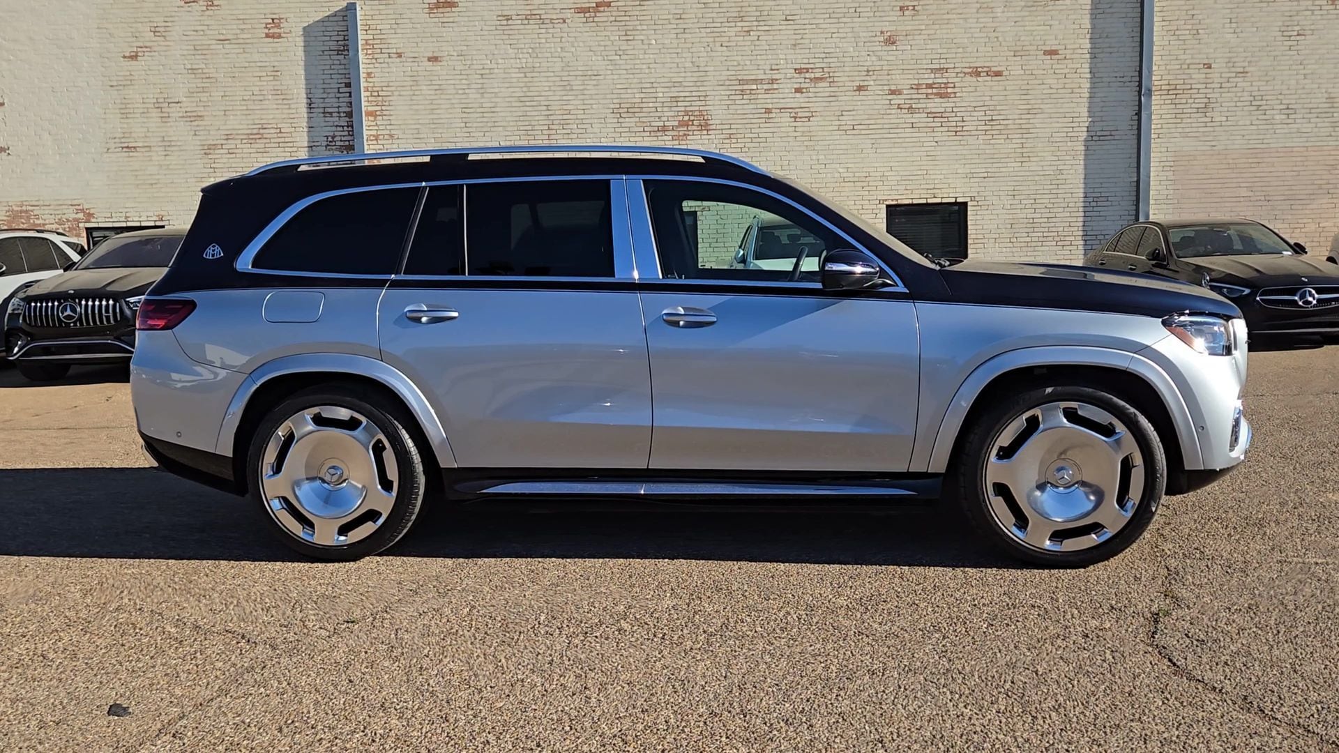 View vehicle photo 2