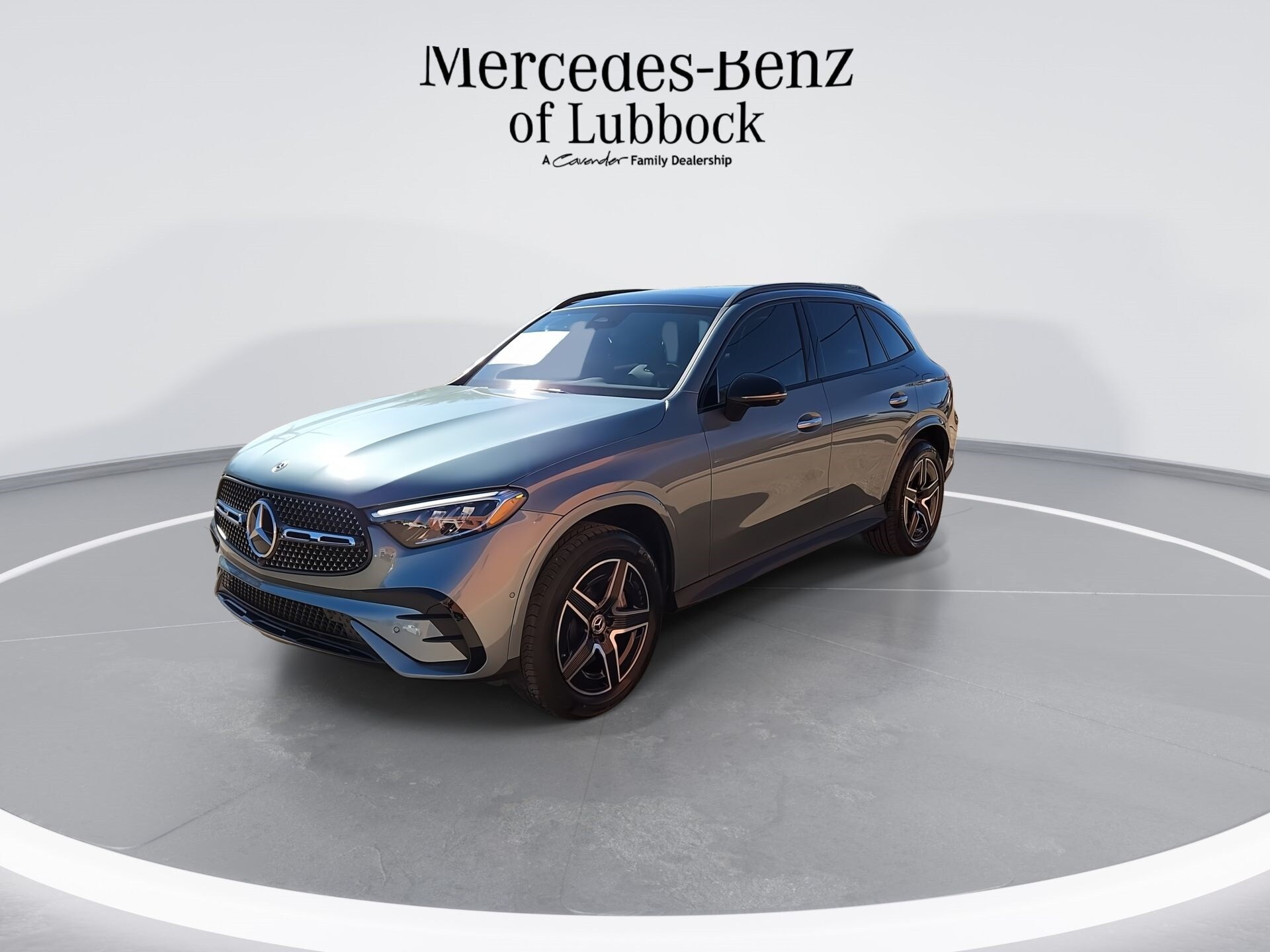 2025 Mercedes Benz GLC 350e photo 4
