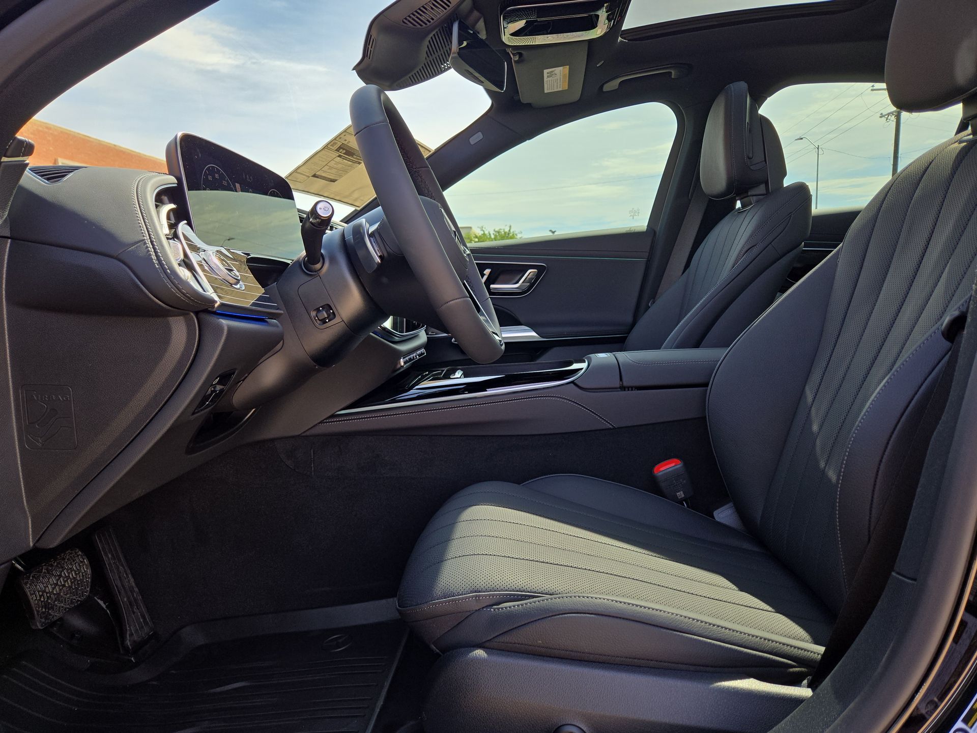 2025 Mercedes-Benz E-Class E350 - Photo 16