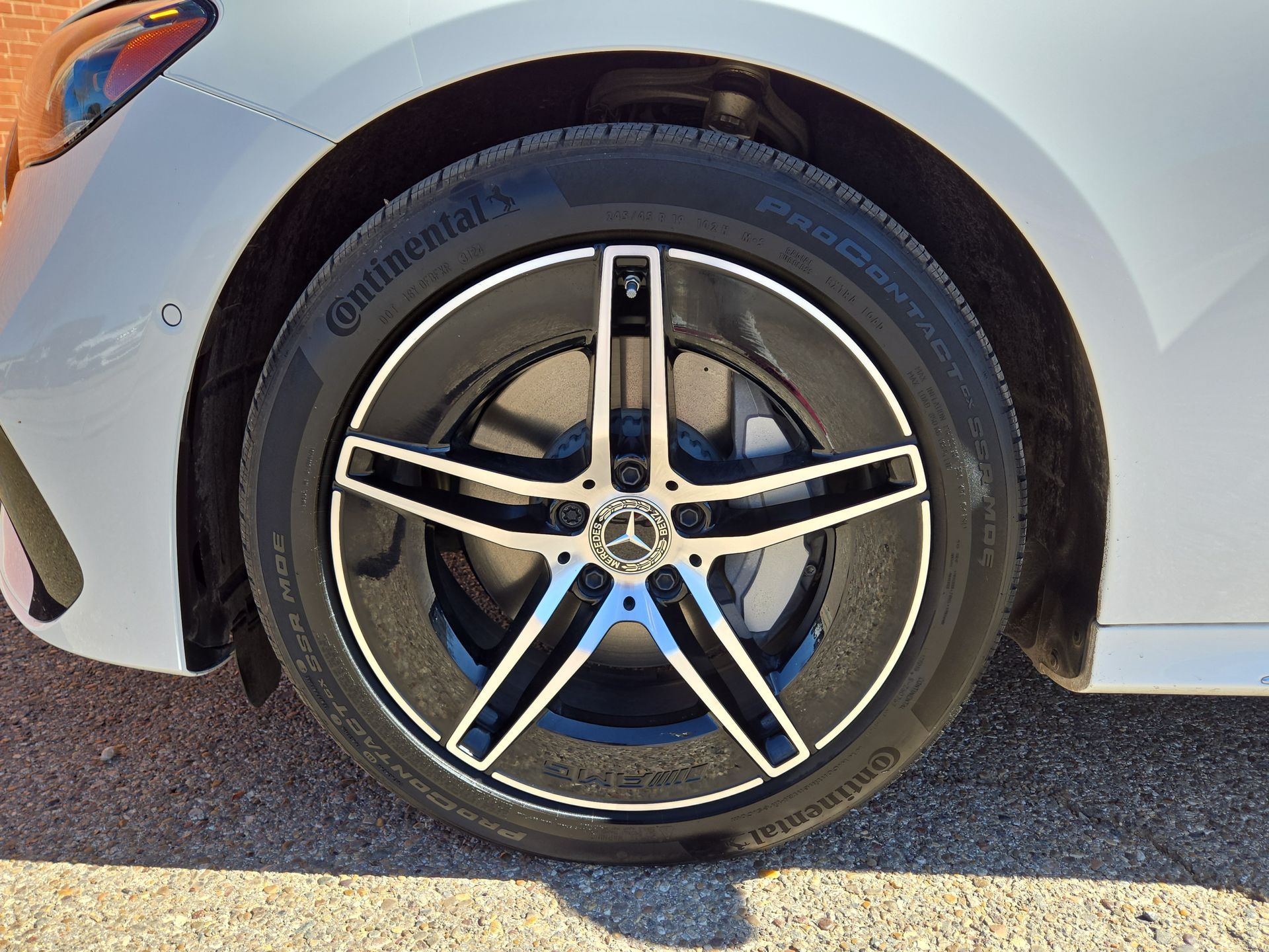 2025 Mercedes-Benz E-Class E350 - Photo 11