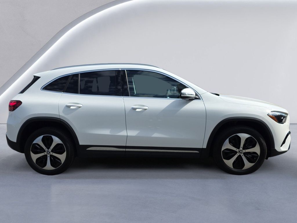 2026 Mercedes Benz GLA 250 4MATIC photo 2