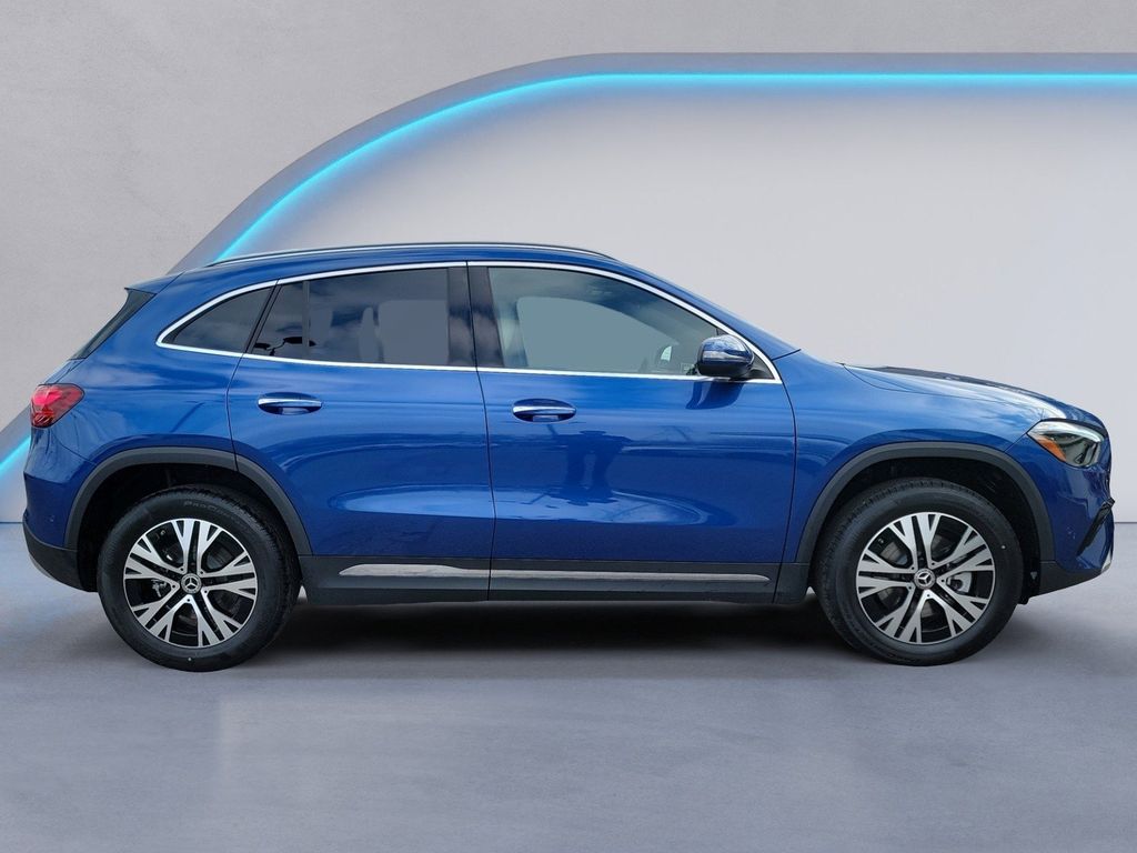 2025 Mercedes Benz GLA 250 4MATIC photo 2