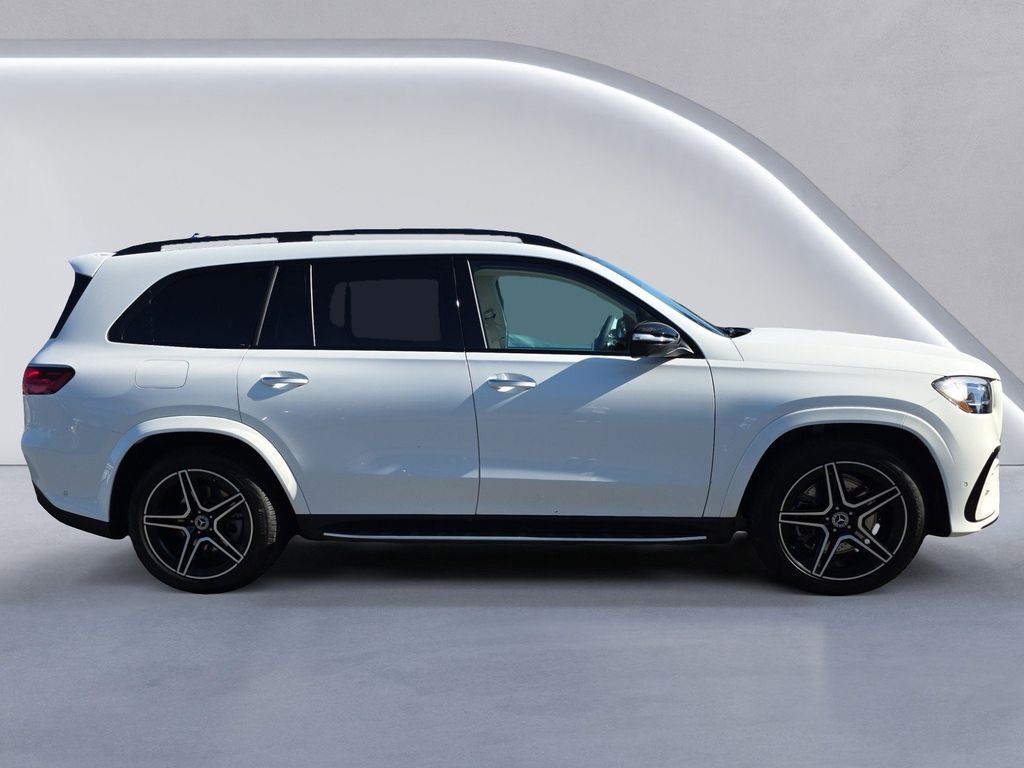 2026 Mercedes Benz GLS 450 4MATIC photo 3