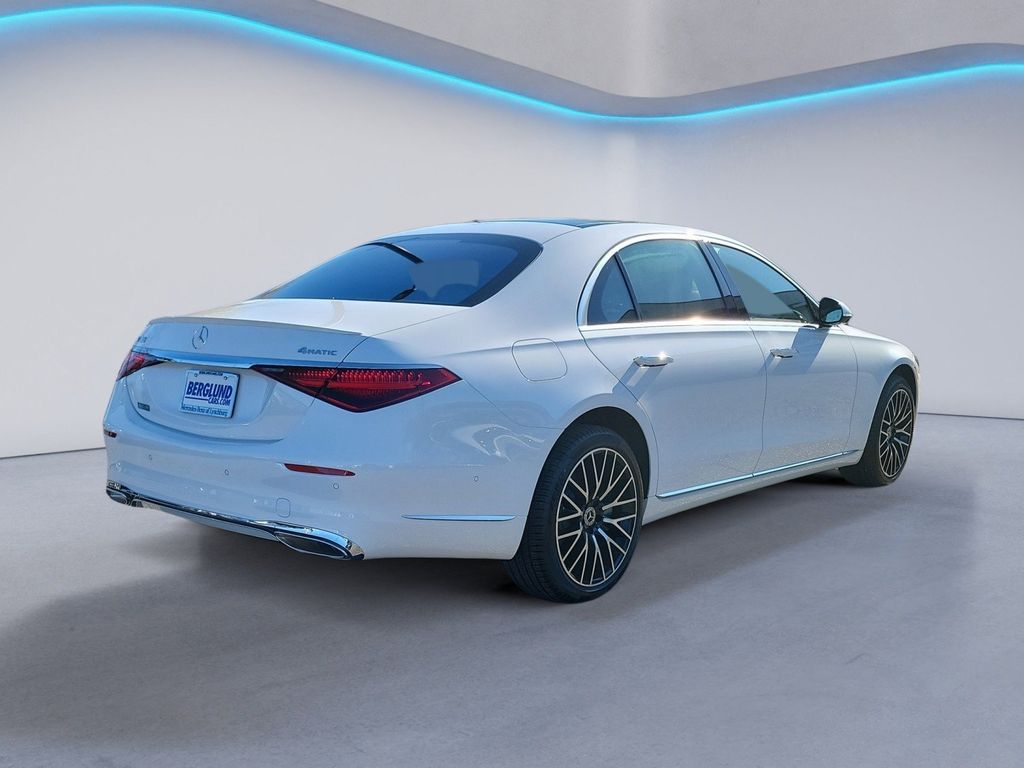 2025 Mercedes Benz S 450 580 4MATIC photo 3