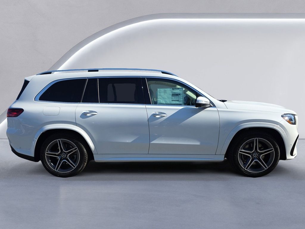 2026 Mercedes Benz GLS 450 4MATIC photo 3