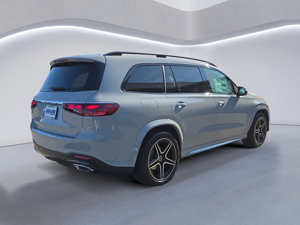 2026 Mercedes Benz GLS 450 4MATIC photo 4