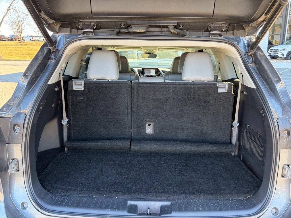 2021 Toyota Highlander XLE photo 3