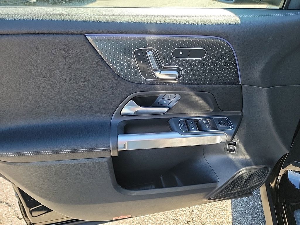 2025 Mercedes-Benz GLB Base - Photo 10