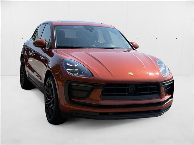 2023 Porsche Macan T photo 3