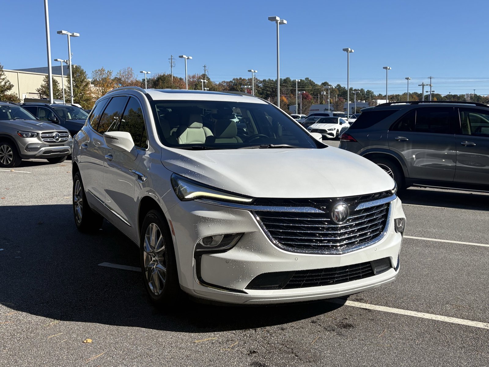 2024 Buick Enclave Essence photo 3