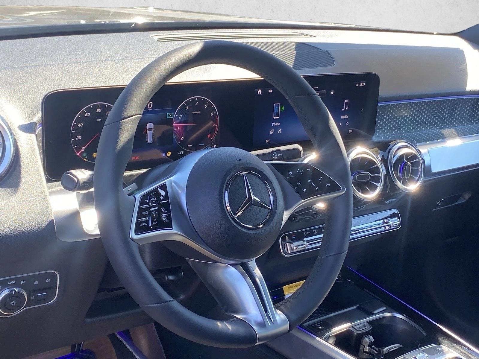 2025 Mercedes Benz GLB 250 photo 3