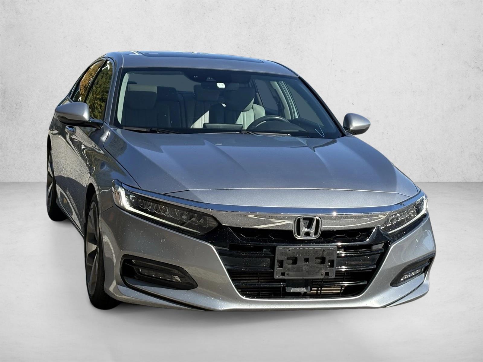 2018 Honda Accord Touring photo 3