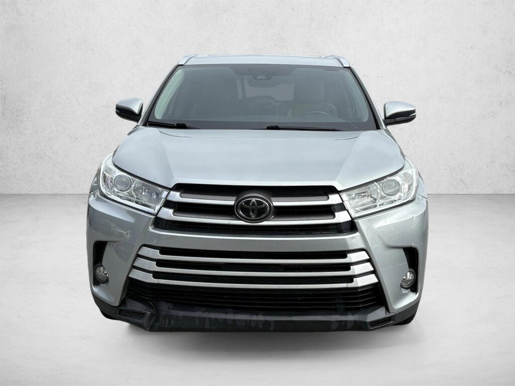 Used 2019 Toyota Highlander XLE V6 SUV