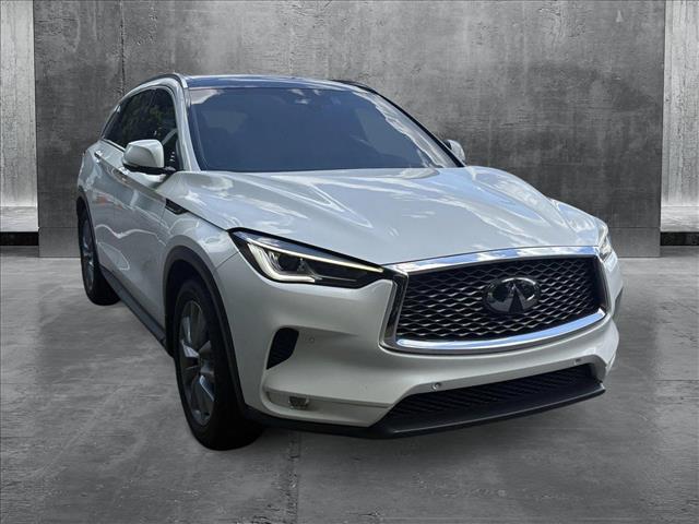 2022 Infiniti QX50 Essential photo 3