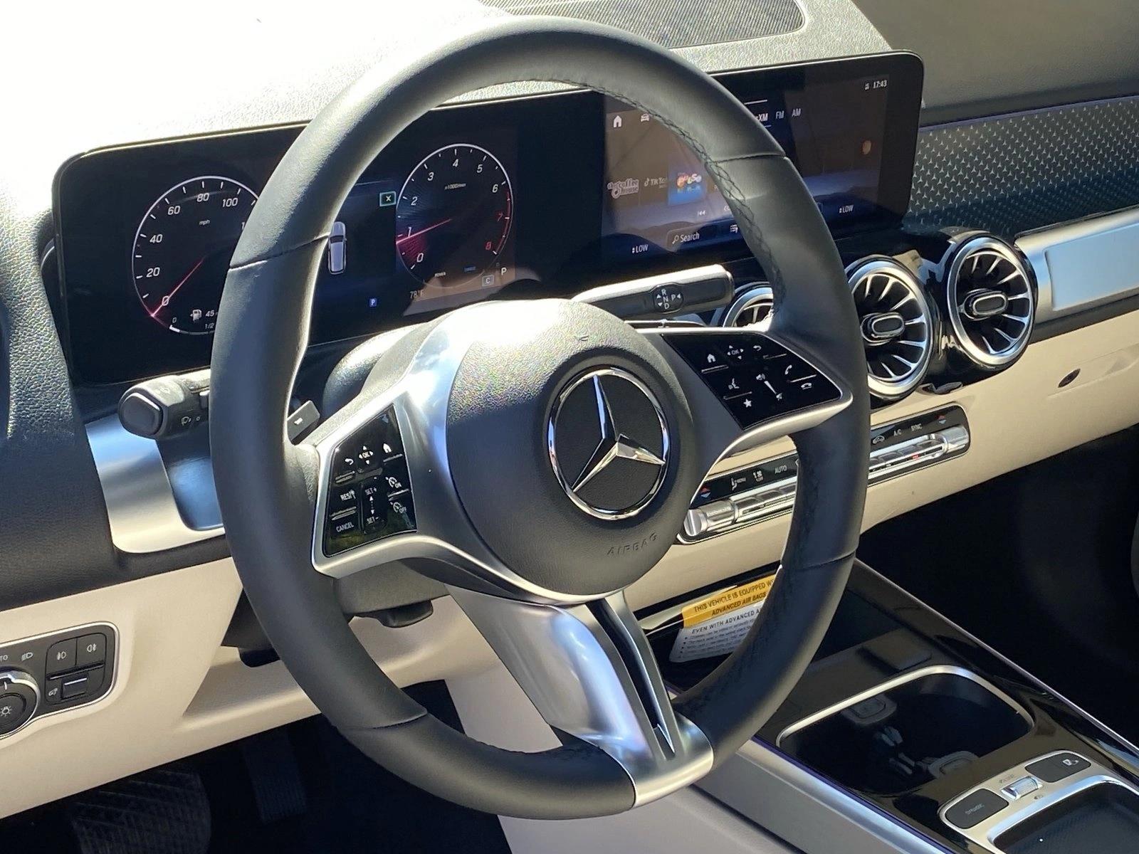 2025 Mercedes Benz GLB 250 photo 3