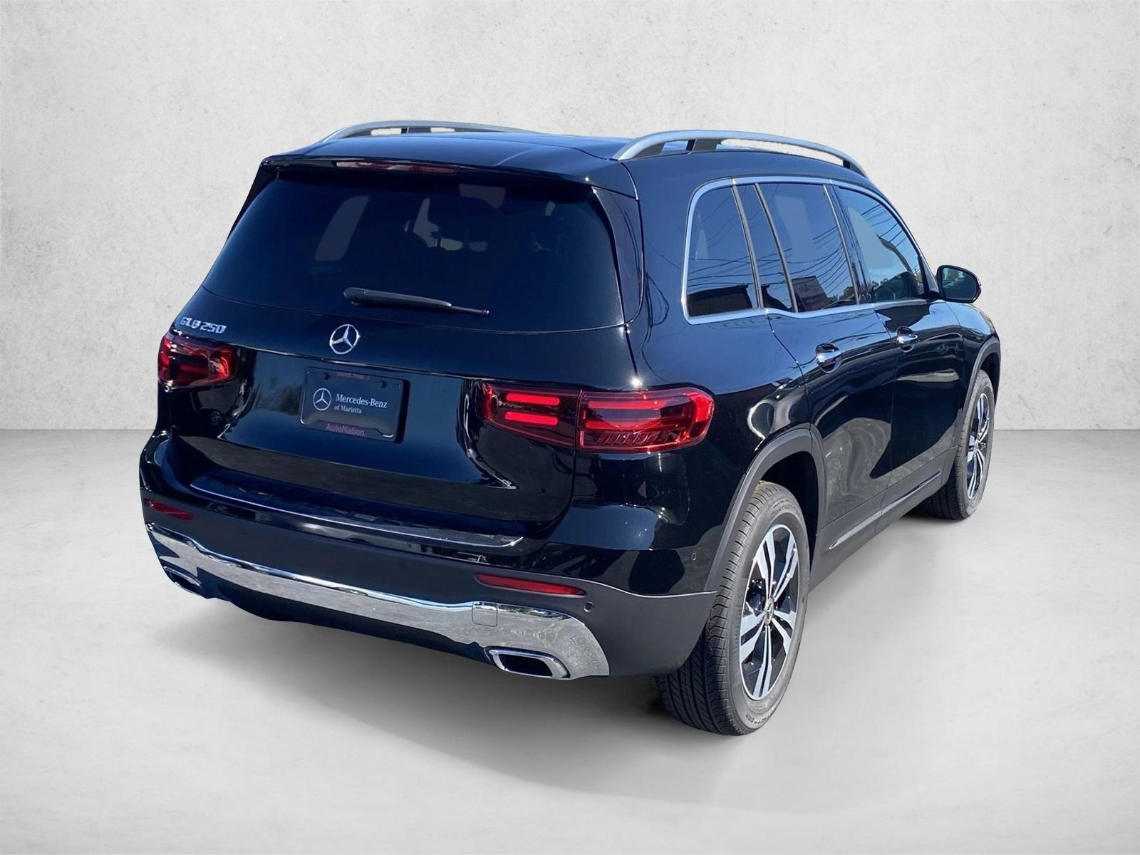 2025 Mercedes Benz GLB 250 photo 2