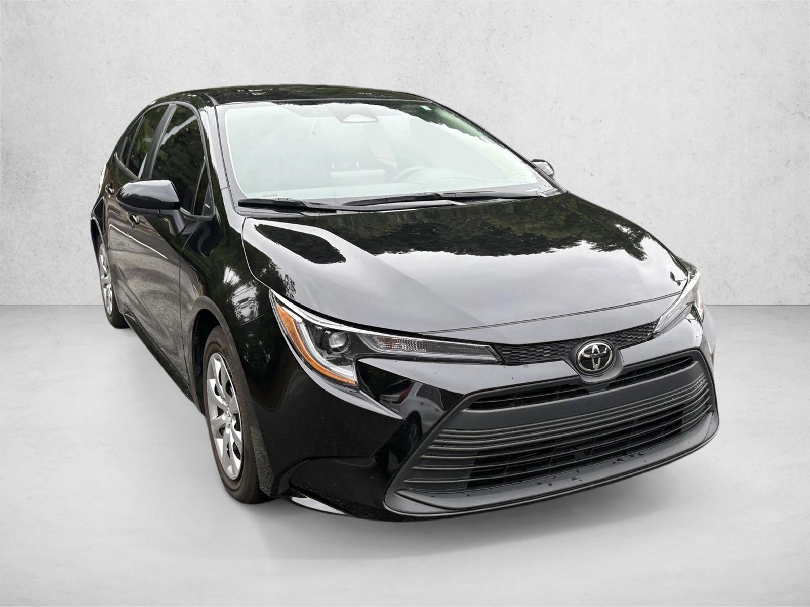 2023 Toyota Corolla LE photo 2