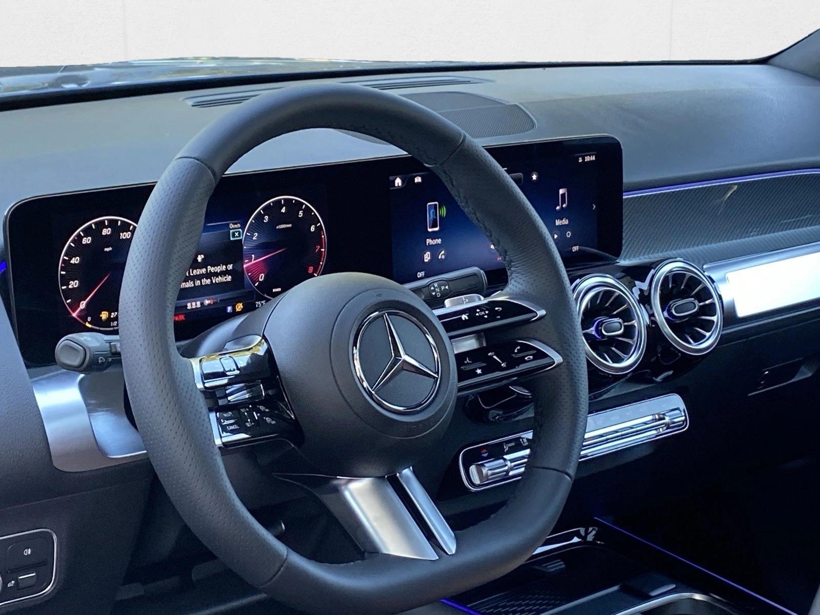 2025 Mercedes Benz GLB 250 photo 3