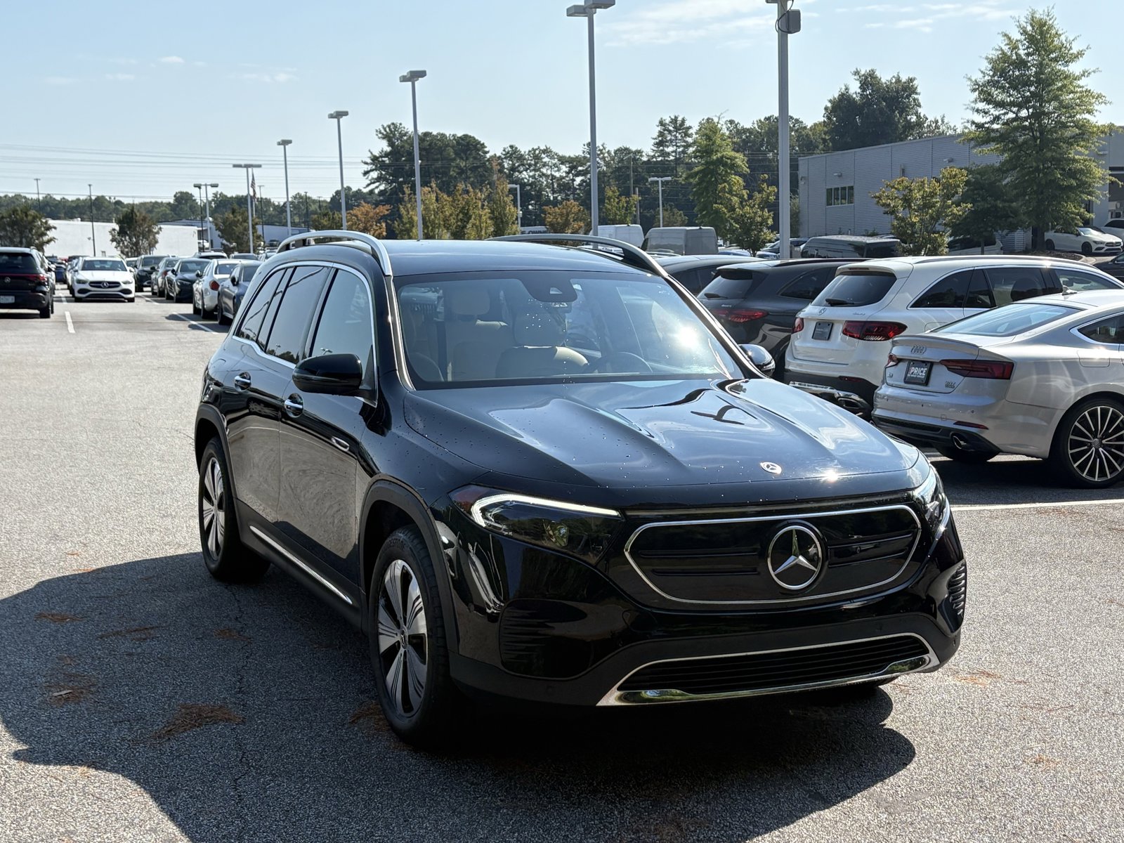 2023 Mercedes Benz EQB 250+ photo 3