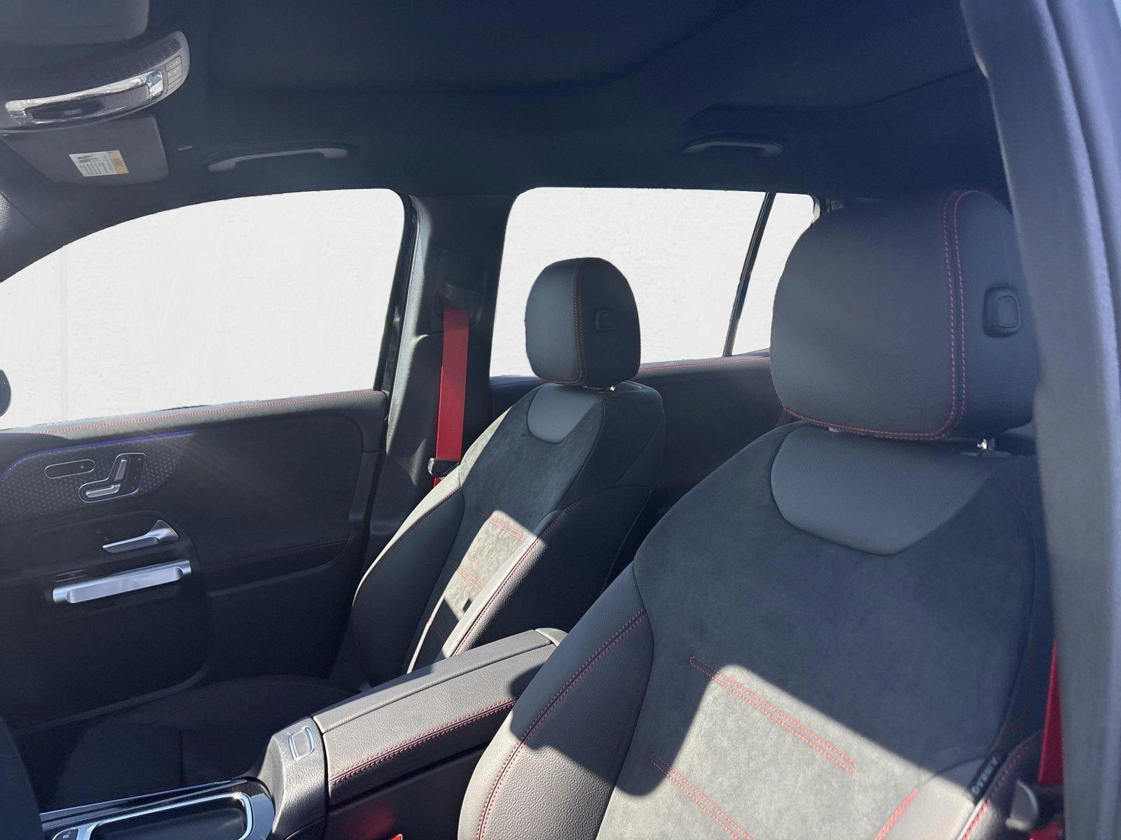 2025 Mercedes-Benz GLB GLB35 AMG - Photo 16