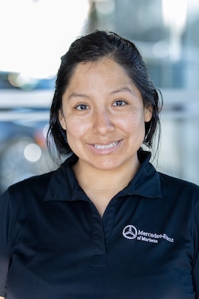 Staff member Marleny Miranda from ID_56d3ee20f480