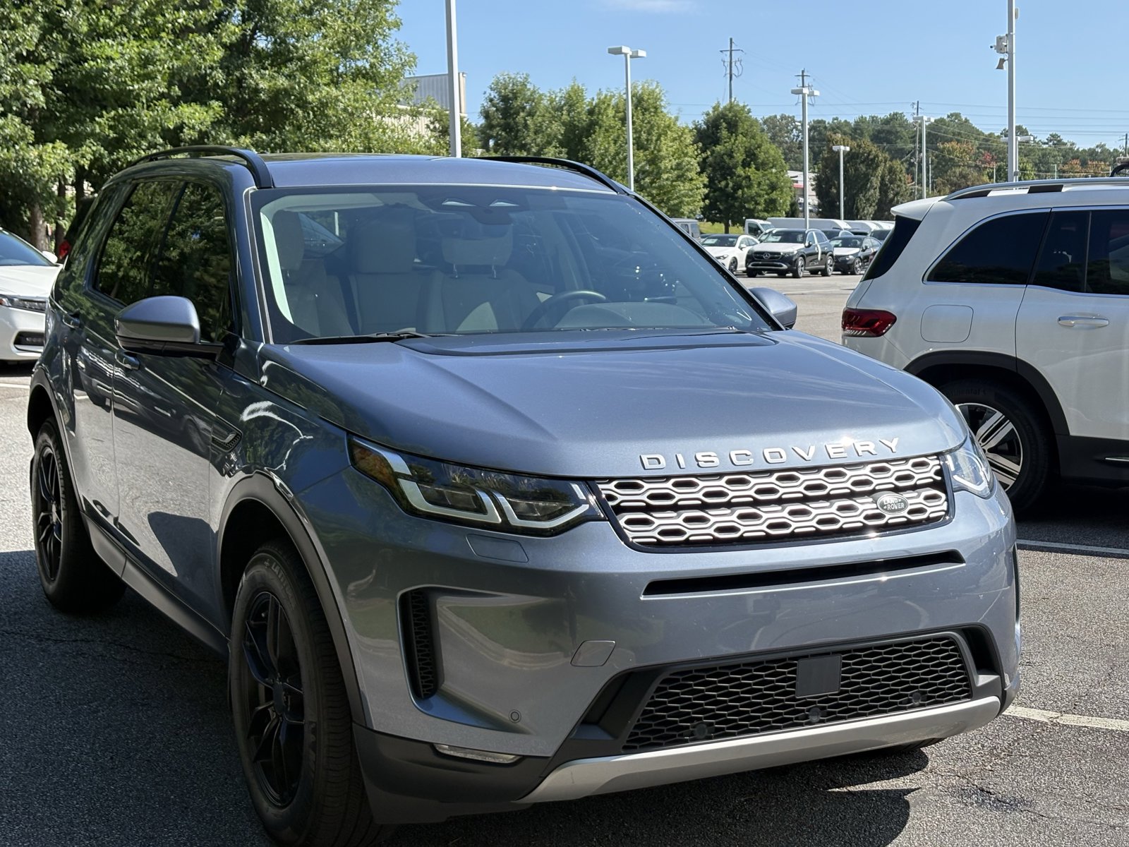 2023 Land Rover Discovery Sport S photo 2