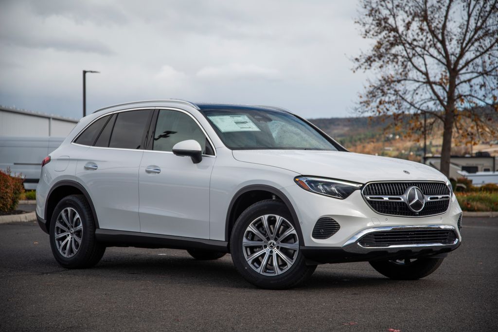 2026 Mercedes Benz GLC 300 4MATIC photo 2