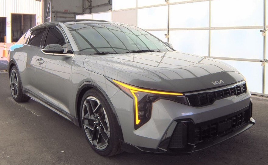 2025 Kia K4 GT-Line photo 2