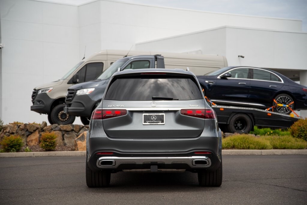 2025 Mercedes Benz GLS 450 4MATIC photo 2