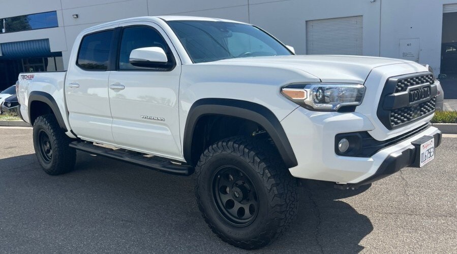 2021 Toyota Tacoma TRD Off-Road photo 3