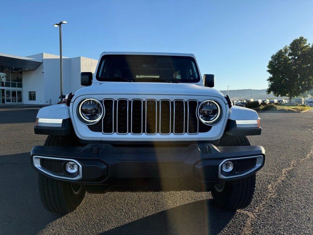 2024 Jeep Wrangler Sahara photo 4