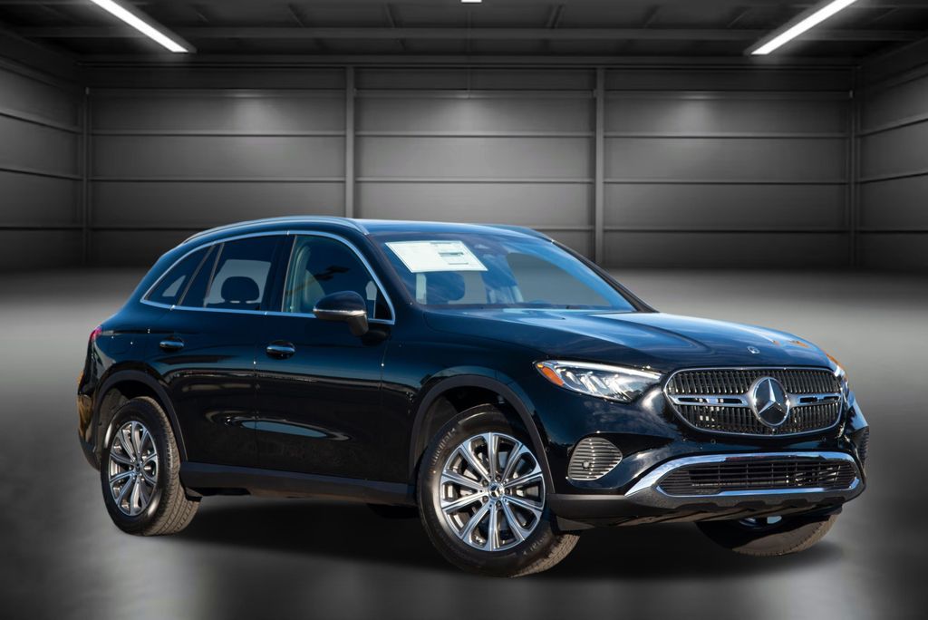 2026 Mercedes Benz GLC 300 4MATIC photo 3