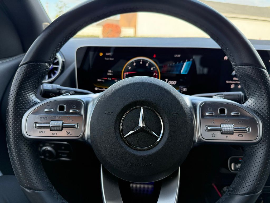 2021 Mercedes Benz GLA 35 AMG photo 3