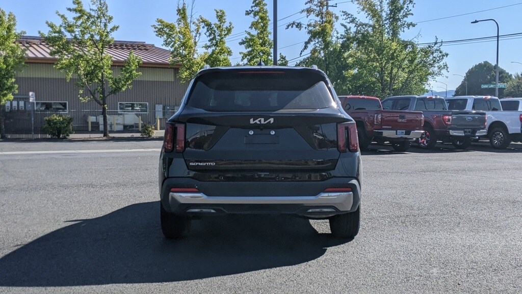2024 Kia Sorento S photo 4
